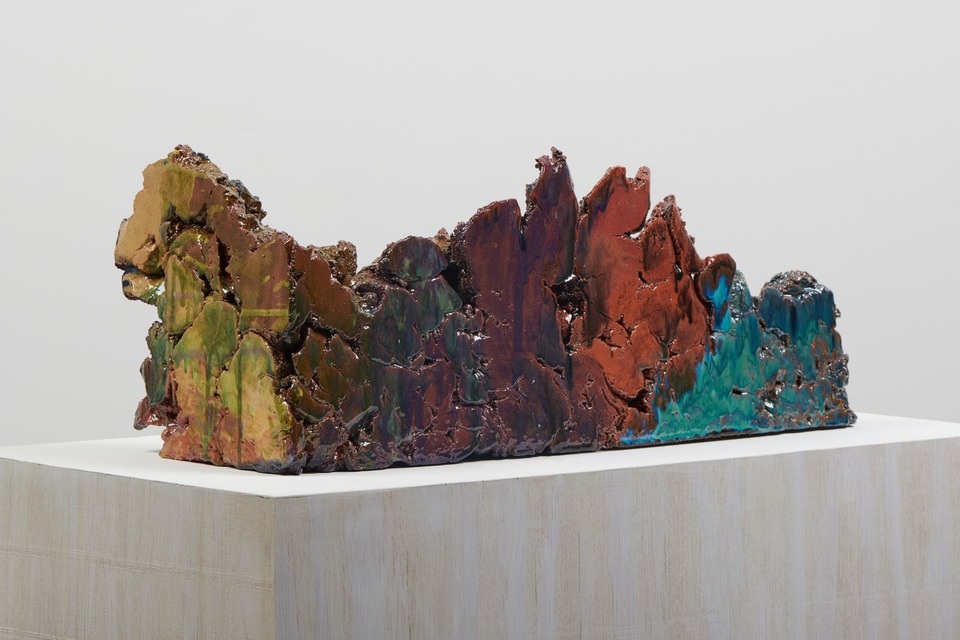 Coastline, 2019
Keramik / Ceramic
31 x 83 x 30 cm