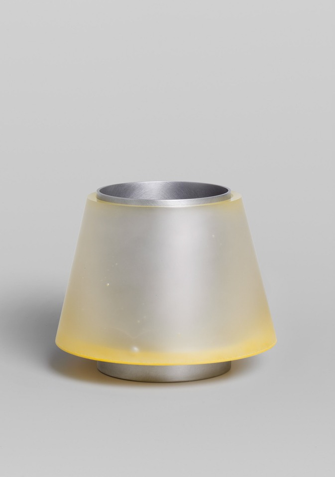 Anna Dickinson
Clear and Yellow glass with Aluminium, 2019
Glass and Aluminium
H: 17.5 cm W: 22 cm