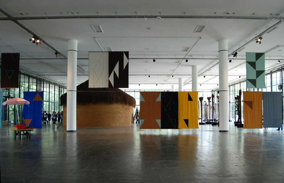 Les Universidades Desconocidas (The Unknown Universities)

Cotton fabric, thread and embroided wool

30 panels of approx. 295 x 160 cm

32nd Bienal de São Paulo, 2017