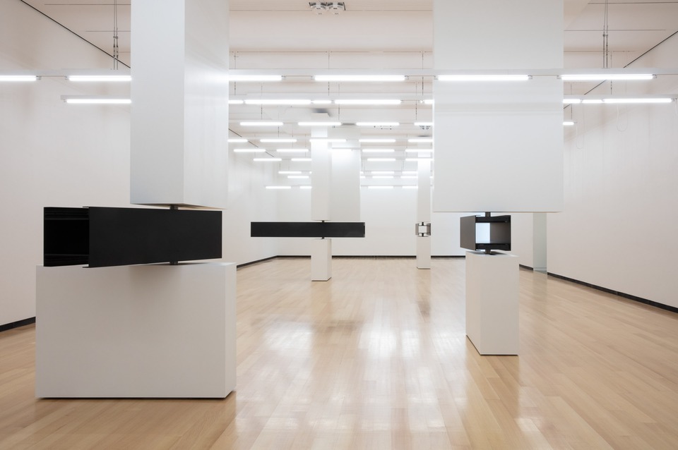 Sarah Oppenheimer with Sensitive Machine\
at the Wellin Museum of Art at Hamilton College\
November 2021, Photo by John Bentham.