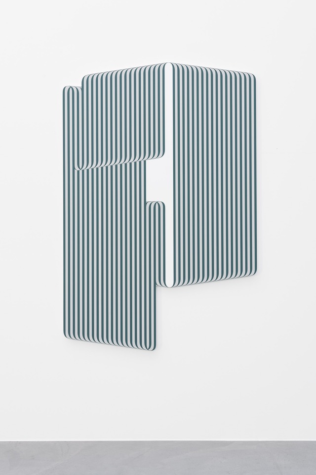 Left side drop, 2015
Acrylic on wood panel
180 x 120 cm