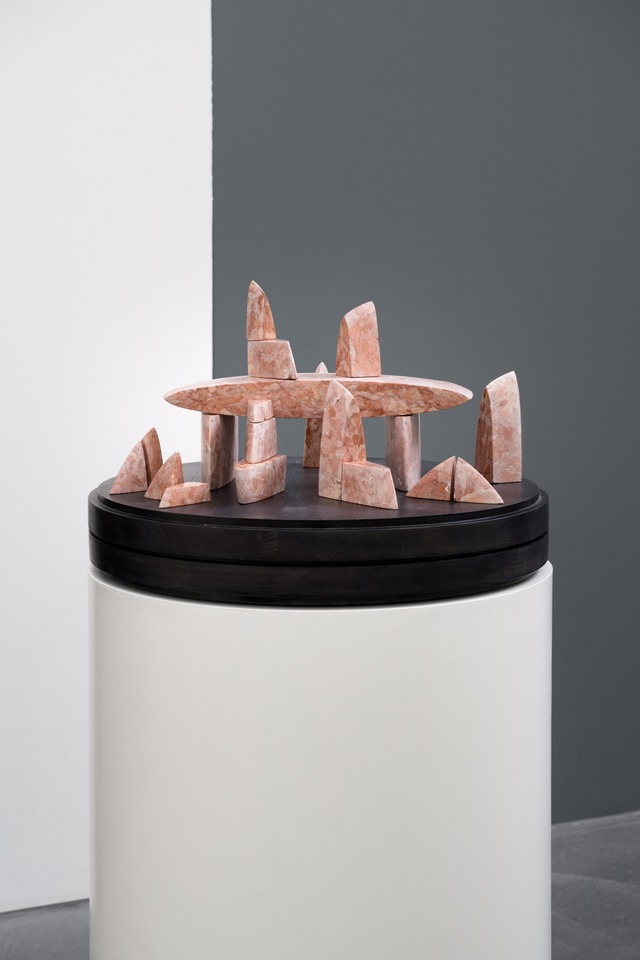 *Two Suns*, 2022
Liosz Coral Limestone and dark stained fir\
wood
Stone circle Ø 40cm\
Woodbox Ø 60cm