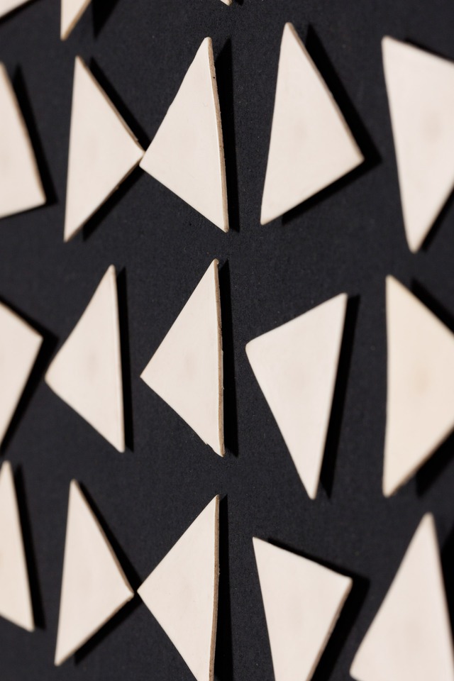 Detail shot from:

129/425 Weisse Dreiecke auf Schwarz, 1962\
Wood, mixed media, metal, engine\
61.7 x 61.7 cm