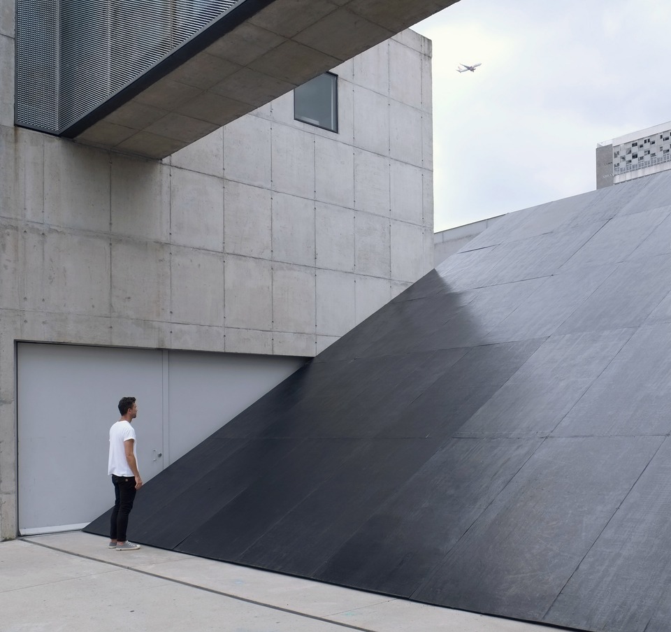 Informal Order, 2016, concrete casting plywood, 7x9x8.5 m (installation view)

Situ Project, Galeria Leme, São Paulo, 2016