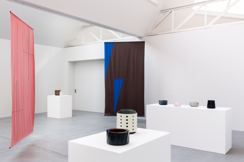 Anna DIckinson, Selected Works\
Installation view\
von Bartha, Basel, Showroom, 2017