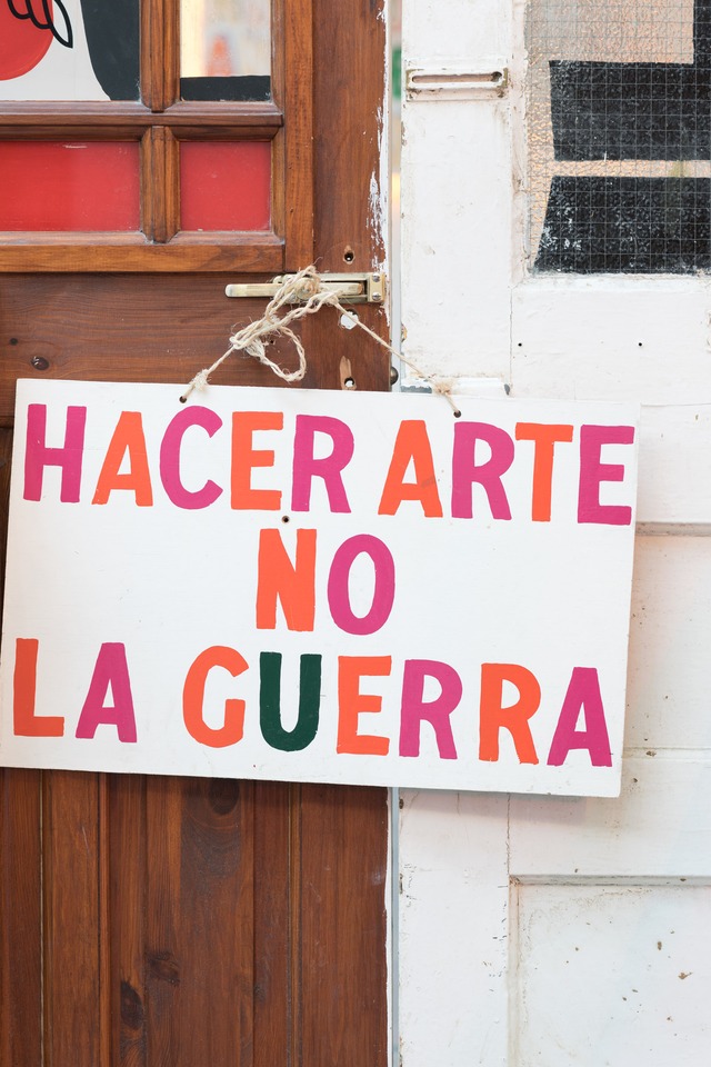 Bob & Roberta Smith
Hacer arte no la guerra, 1997
Signwriters paint on wood
33 x 53 cm