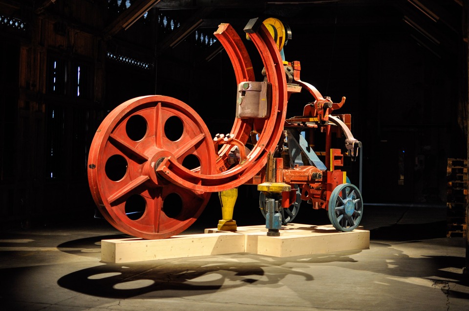 3+6=1, Special Exhibition at Güterhalle\
Bernhard Luginbühl, Stoss mich – zieh mich, 1979\
Various wooden casts, screwed and painted red, blue, yellow, purple, black and green\
375 x 565 x 185 cm