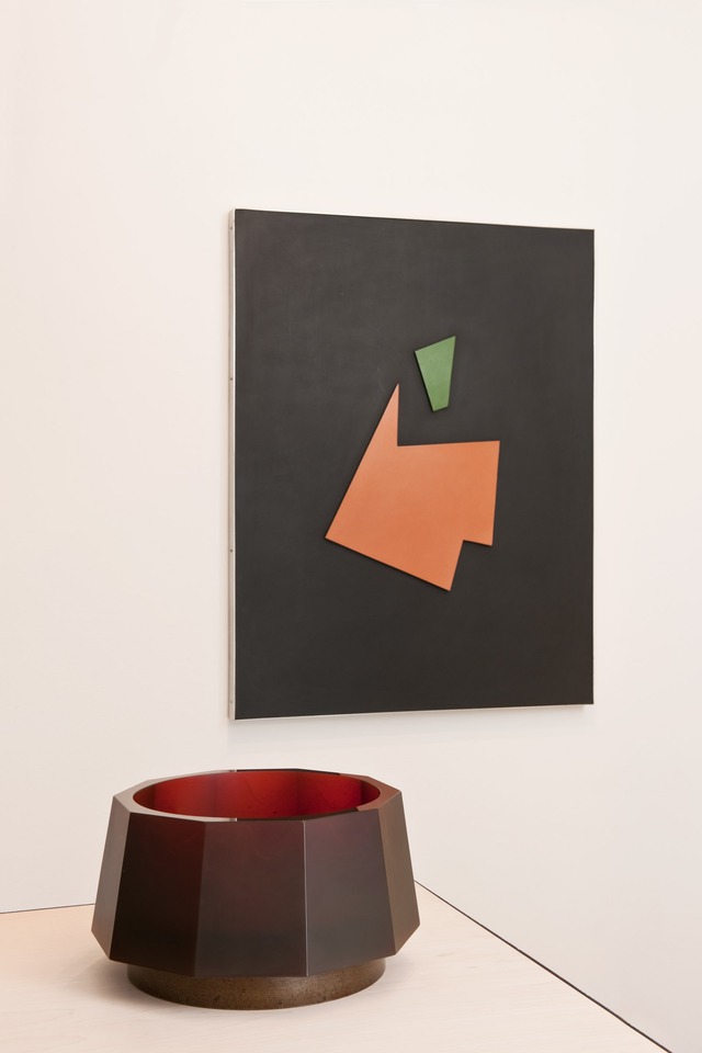 Anna Dickinson, Glass Needs Space\
Installation view\
von Bartha, Collection, 2010