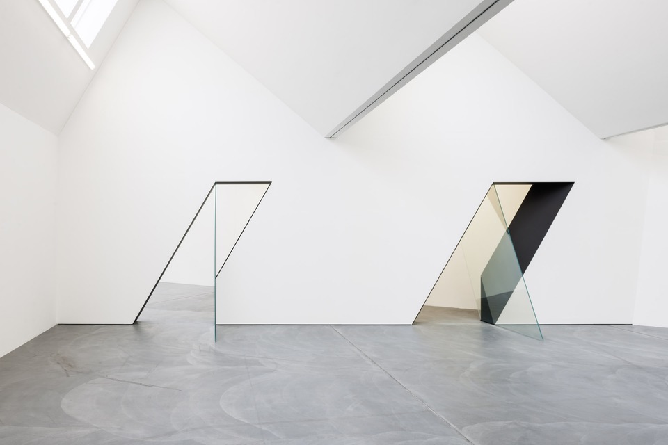 Sarah Oppenheimer, P-02\
Installation view\
von Bartha, Basel, 2014
