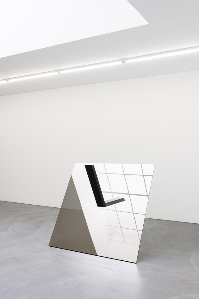 Sarah Oppenheimer, P-02\
Installation view\
von Bartha, Basel, 2014
