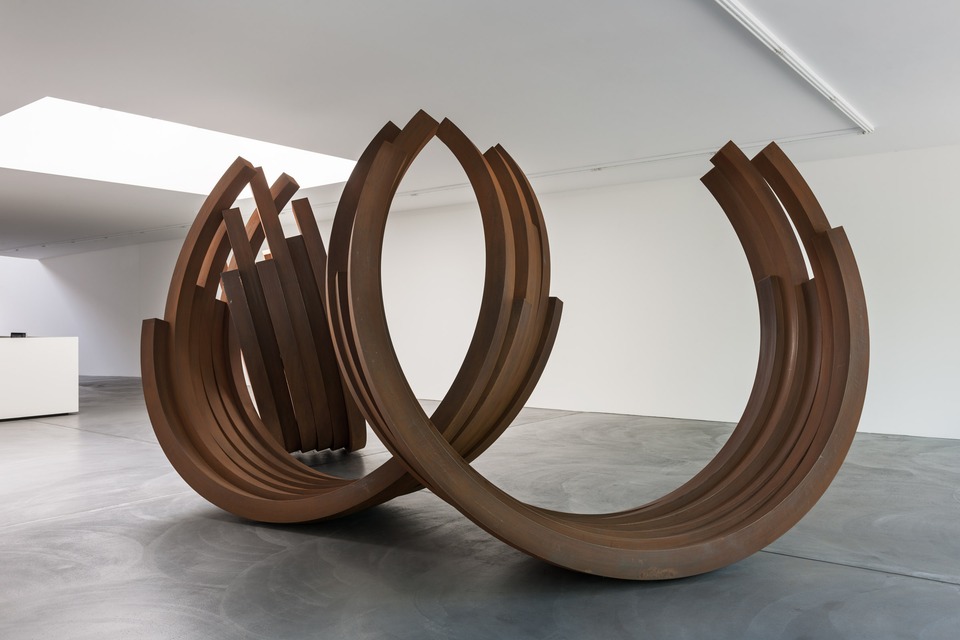 Bernar Venet, L’hypothèse De l’Arc\
Installation view\
von Bartha, Basel, 2014