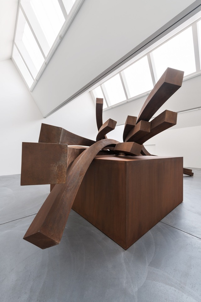Bernar Venet, L’hypothèse De l’Arc\
Installation view\
von Bartha, Basel, 2014