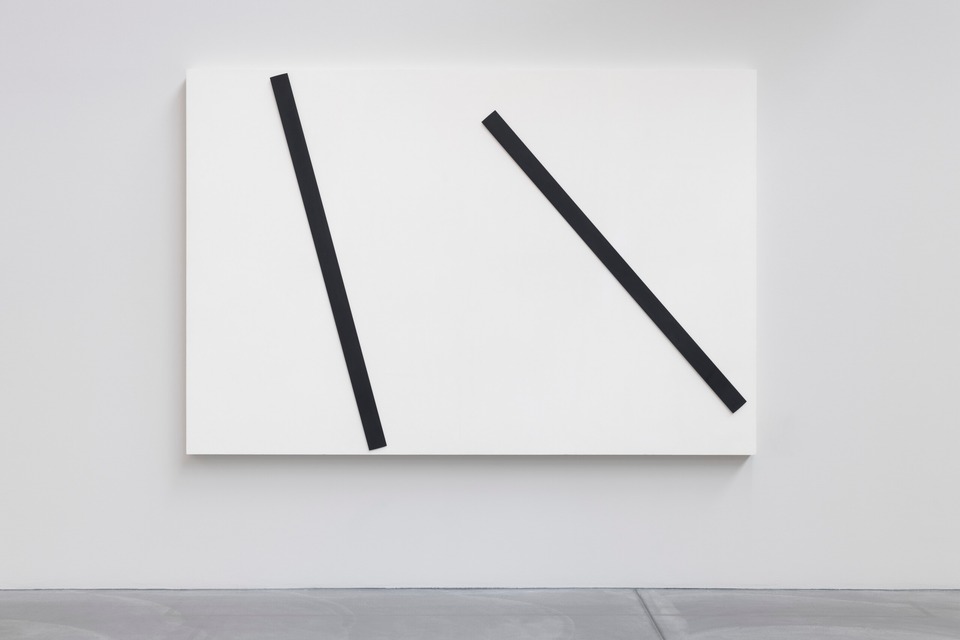 **Gerhard von Graevenitz**
*2 vertikale Streifen*, 1977
Kinetic Object, two movable metal bars on fiberboard and electric engine169 x 251 x 8 cm
