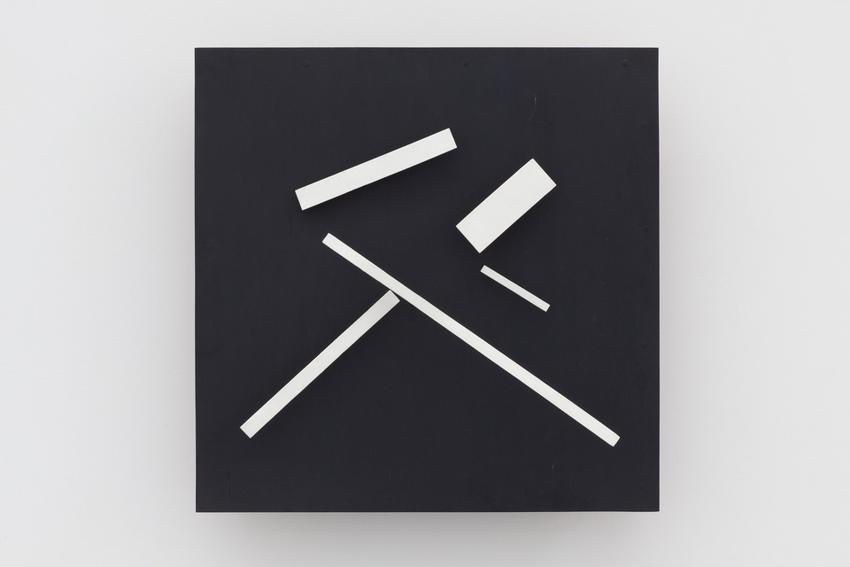 Jean Tinguely\
Méta-Malevich, 1954\
Black wood box with 10 rectangular metal elements,\
all painted in white. Inside: wood pulleys, rubber belt,\
elctric motor 110 V\
50 x 50 cm