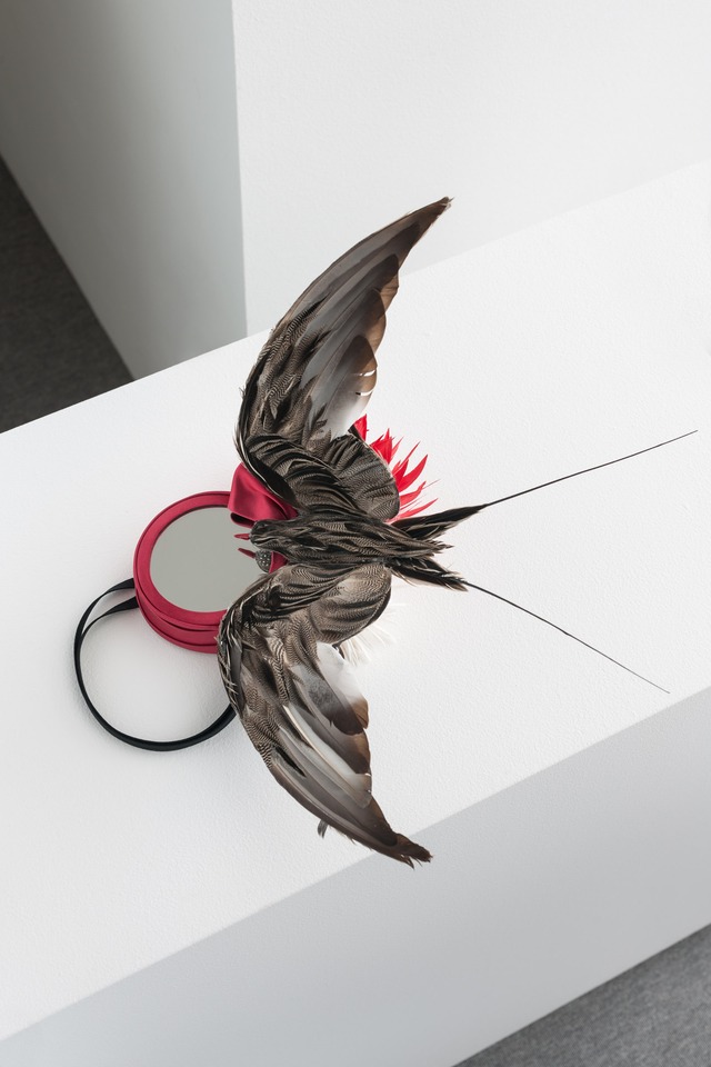 Fiona Bennett (*1966)
Nosedive\
2014 mixedmedia 40 x 35 x 25 cm