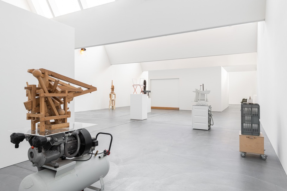 Florian Slotawa, Customized Logistics

Installation view

von Bartha, Basel, 2020