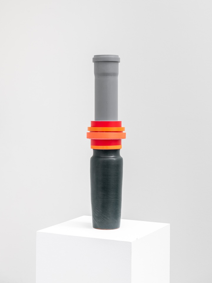 Florian Slotawa
KS.053, 2017
Ceramic vase, PVC pipe, adhesive tape rolls
55 x 17 x 17 cm