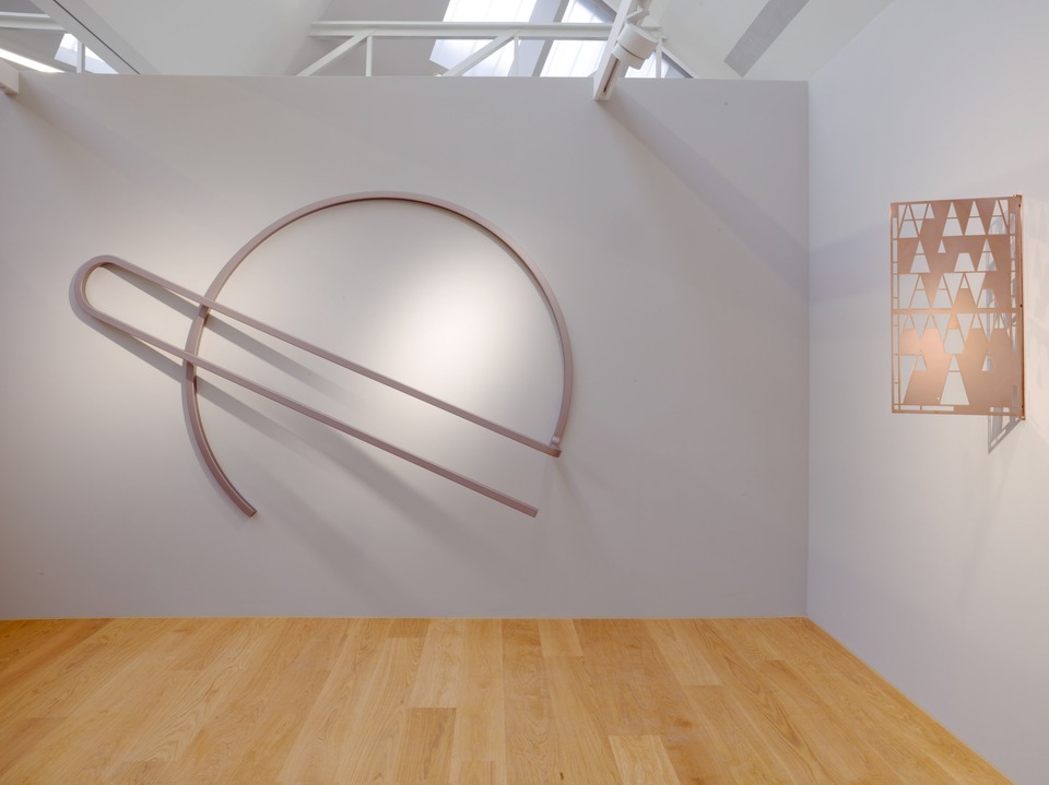 left: *Enseigne Nr. 8 (Saturne)*, 2021, Pulver coated steel, 180 x 240 x 36 cm

right: *Small window*, 2017, Copper polished, steel, 69 x 40 x 0,4 cm, Edition of 3 plus 2 AP