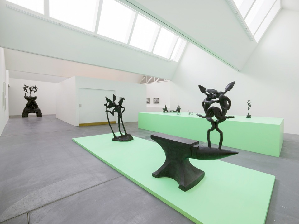 Barry Flanagan
Exhibition view
von Bartha, Basel, 2021