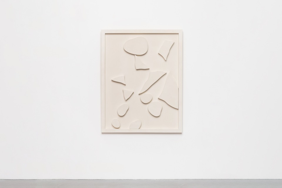 **Hans Arp**
*Constellation d’un désespéré – Konstellation eines Verzweifelten*, 1943
Painted wood
140 x 110 cm