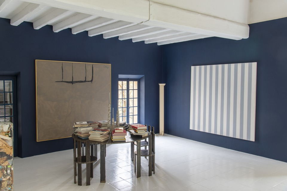 Vue du salon du Moulin © Jerome Cavaliere, Courtesy Venet Foundation