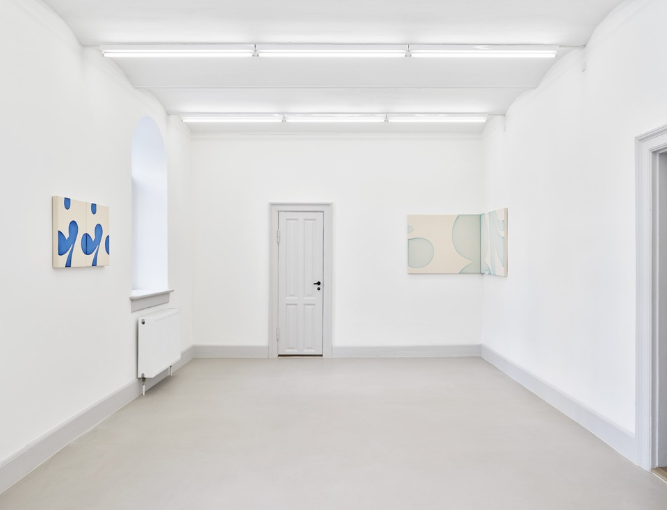 Landon Metz, The sky isn’t really blue
Exhibition view
von Bartha, Copenhagen
**Landon Metz**
*MMXXII VII*, 2022
Dye on canvas
20.3 x 25.4 cm\
8 x 10 in
(LA_M 3203)