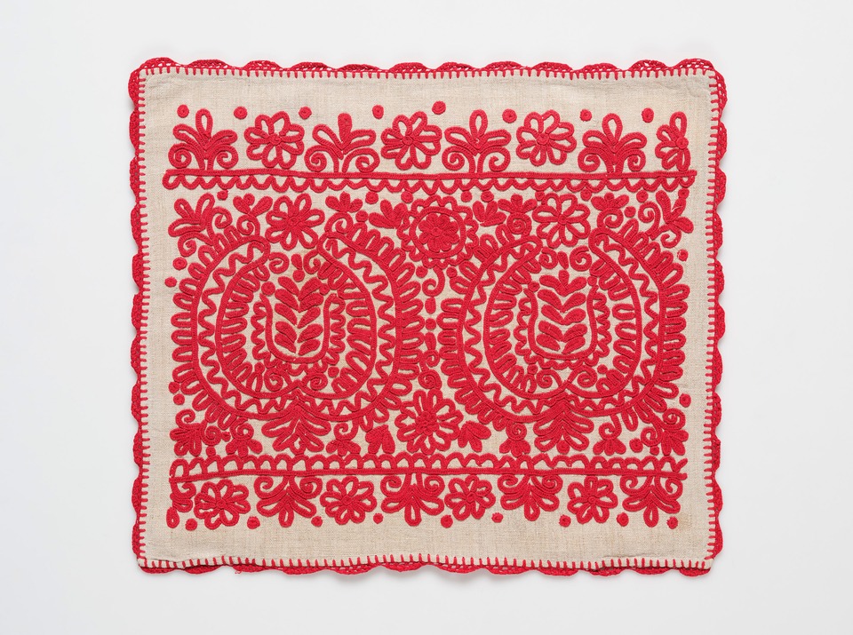 Parade Pillowcase, Țara Călatei
between 1920-1960
52 x 45.5 cm
Photo: Conradin Frei