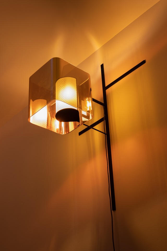 *Sunset placebo*, 2022
Metal (powder coated), aluminum, plexiglass, solar protection film, LED 3.8W, cotton cable
120 x 73 x 63 cm