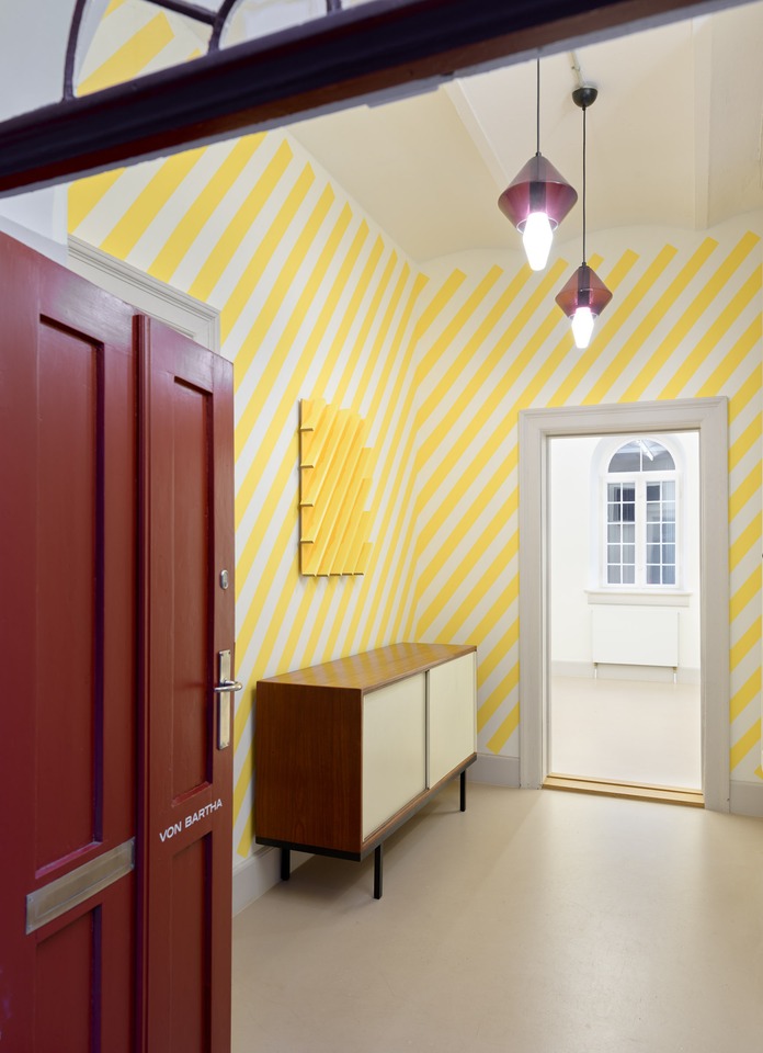 Entrance hall with an installation by
Ricardo Alcaide