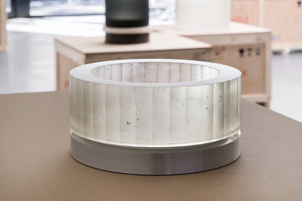 Faceted Construction (with Aluminium), 2022
Cast glass, aluminium, corian and steel
18 x 36.5 x 36.5 cm