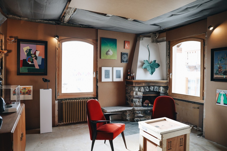 Installation view of NOMAD 2024\
with works by (f.l.t.r.) Ursula Reuter Christiansen, Georges Valmier, Christian Andersson, Francisco Sierra, Konrad Klapheck, Claudia Wieser, Boris Rebetez, Pierre Roy and Barbara Stauffacher Solomon