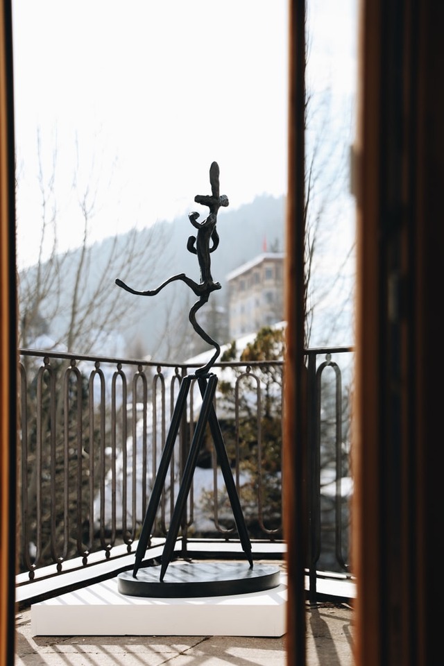 view on Barry Flanagan’s *Cricketer*, 1981