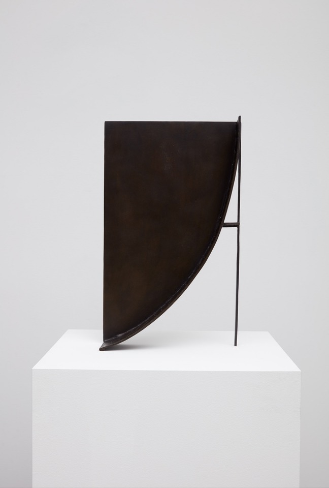 *Burnout*, 2024

Bronze curve sculpture on pedestal

50 x 31 x 10 cm
