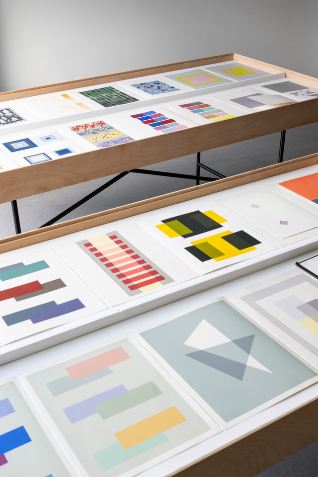 Installation view “Exploring the Archive on Interacting Colors”, 2025. Photo: Andreas Zimmermann / von Bartha
