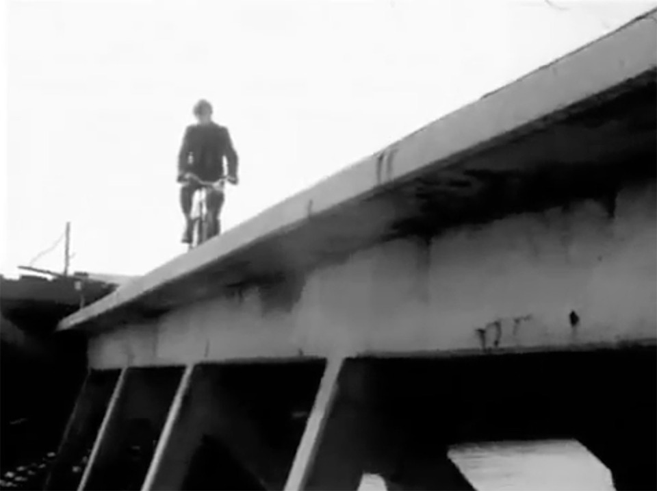Filmstill from Ridley Scott’s “Boy and Bicycle” from 1965
