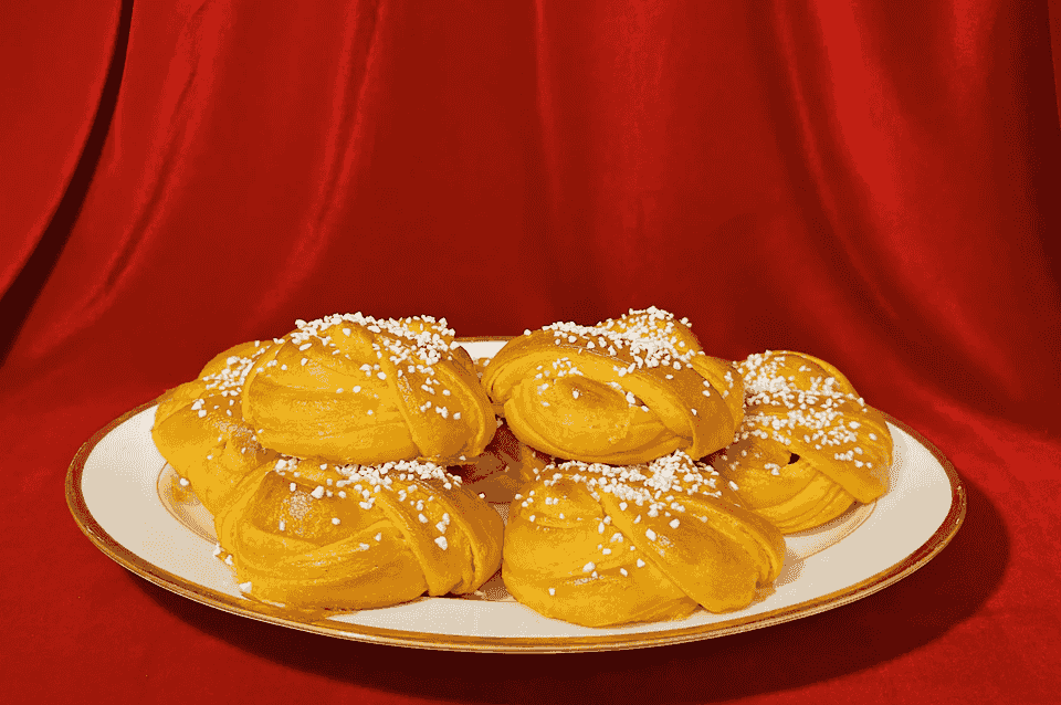 Saffransbullar. Photo: Elise Bauer
